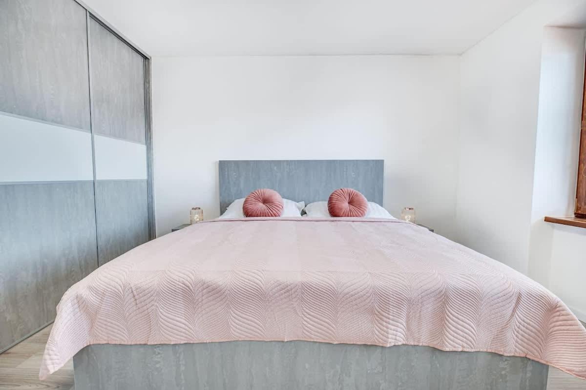Nitra Castle Suite - Modern Elegance & Serenity Eksteriør billede